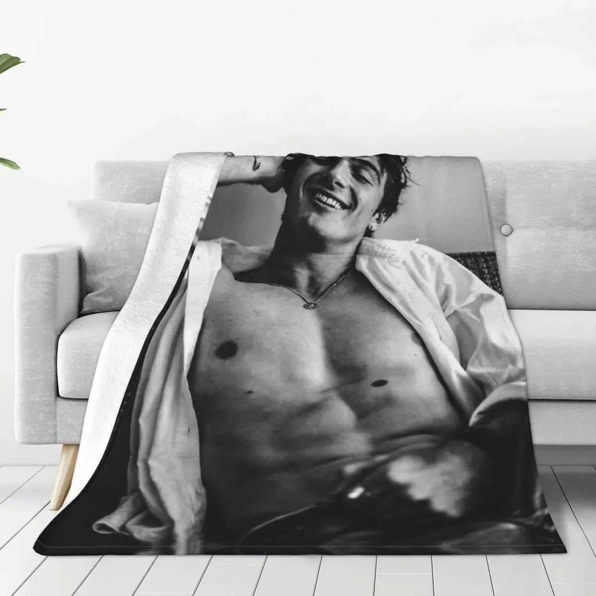 

Jacob Elordi Model Flannel Throw Blankets Blankets for Sofa Car Super Soft Plush Thin Quilt