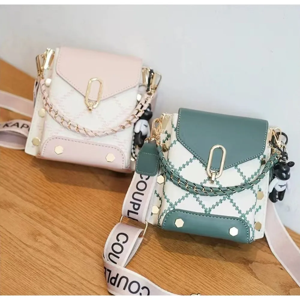 2024 Nuovo simpatico telefono da donna Versatile tracolla larga a tracolla singola Borsa quadrata a contrasto di colore alla moda_voghion.com