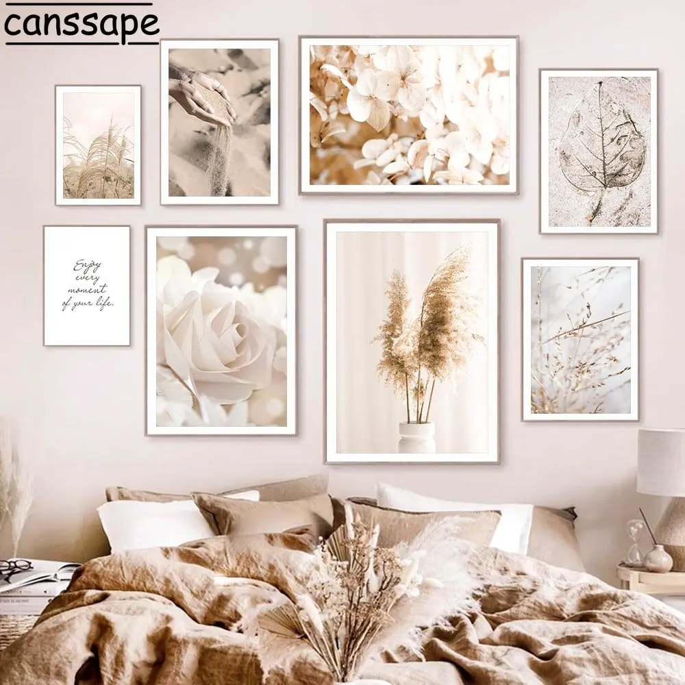 

Настенный постер с изображением сена, перьев и белых цветов