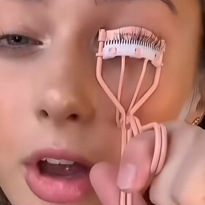 Description Picture 2 of itemProfessional Stainless Steel Eyelash Curler with Comb Portable Not Hurting Eyelashes Face Beauty Eyelash Curler Eye Makeup Tool