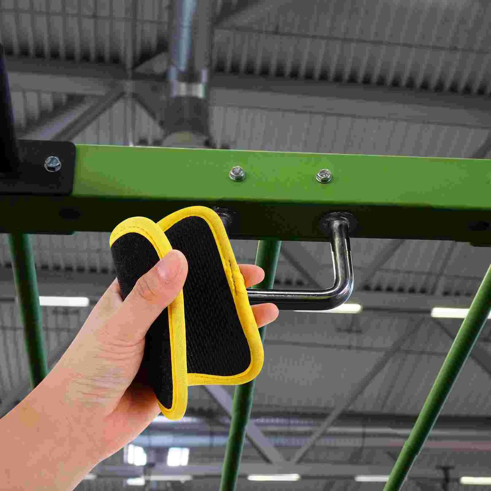 2pcs Antislip Gym Grip Pads Dumbbell Handle Cover PullUp Bars Protectors Weight Lifting Equipment Fitness Accessories Barbells
