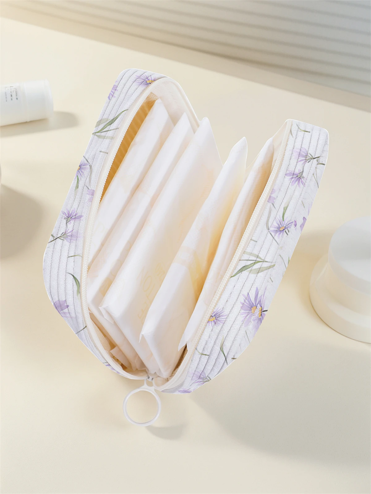 Floral pattern printed sanitary napkin storage bag, women's lightweight tissue bag, sanitary tissue bag