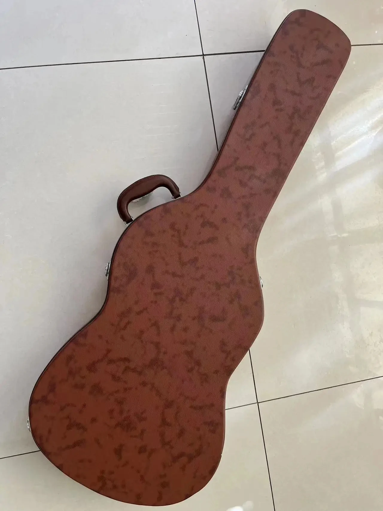 

Send in 5 days the link for the hardcase sell with guitar