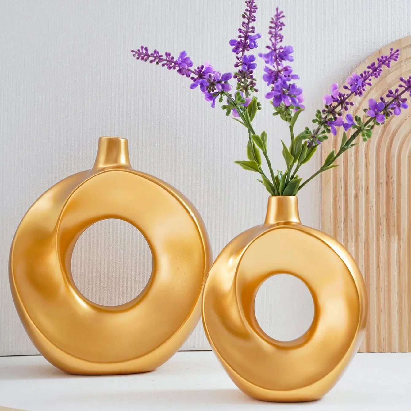 1PC, creative and simple resin golden donut vase, modern home decoration vase