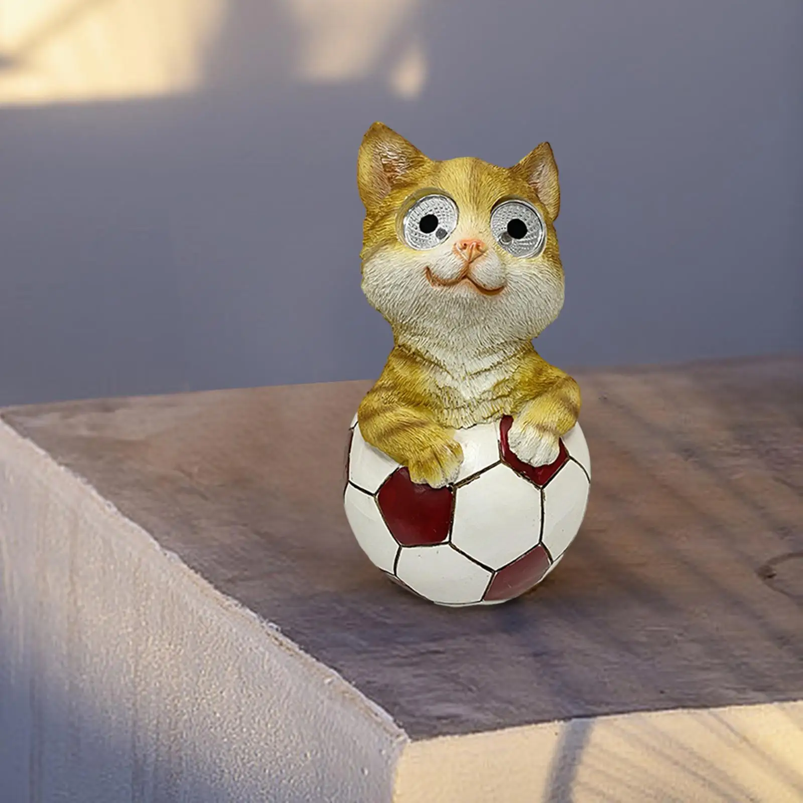 

Football Cat Figurine Outdoor Decor Resin Solar Garden Statue Animal Sculpture for Landscape Balcony Yard Porch Home Decoration