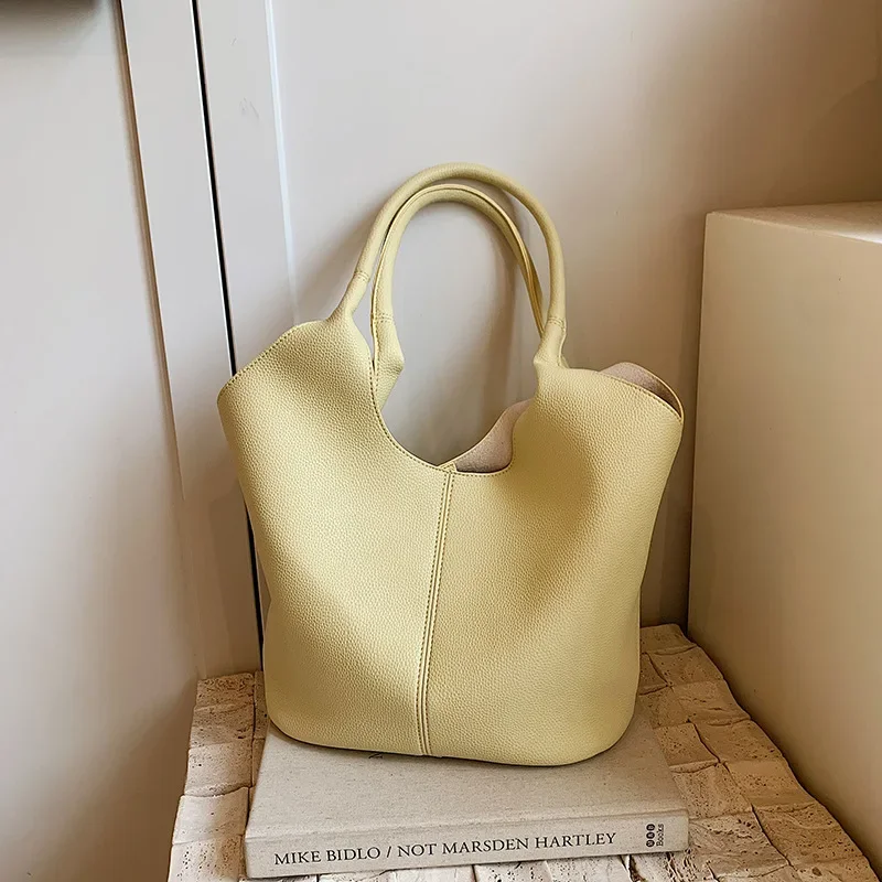 thumbnail image 1 of Bolso de hombro de gran capacidad con diseño de nicho simple y portátil para mujer, novedad de verano de 2024, 1 of 5