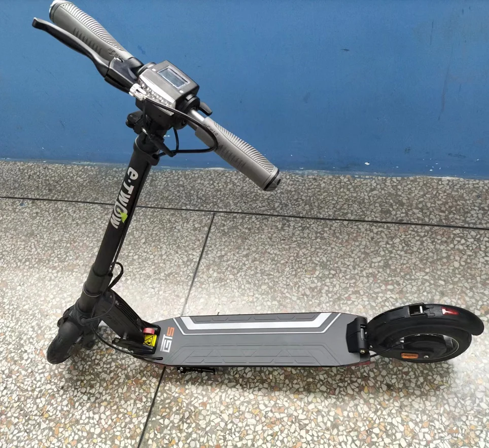 E-TWOW Electric Scooter 700W motor 48V 9.6 Ah Li-ion Battery