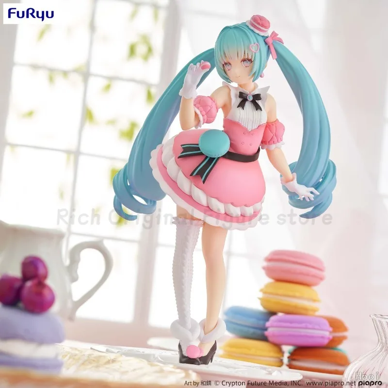 Original FuRyu SweetSweets Series: Hatsune Miku French Sandwich Cake Figure