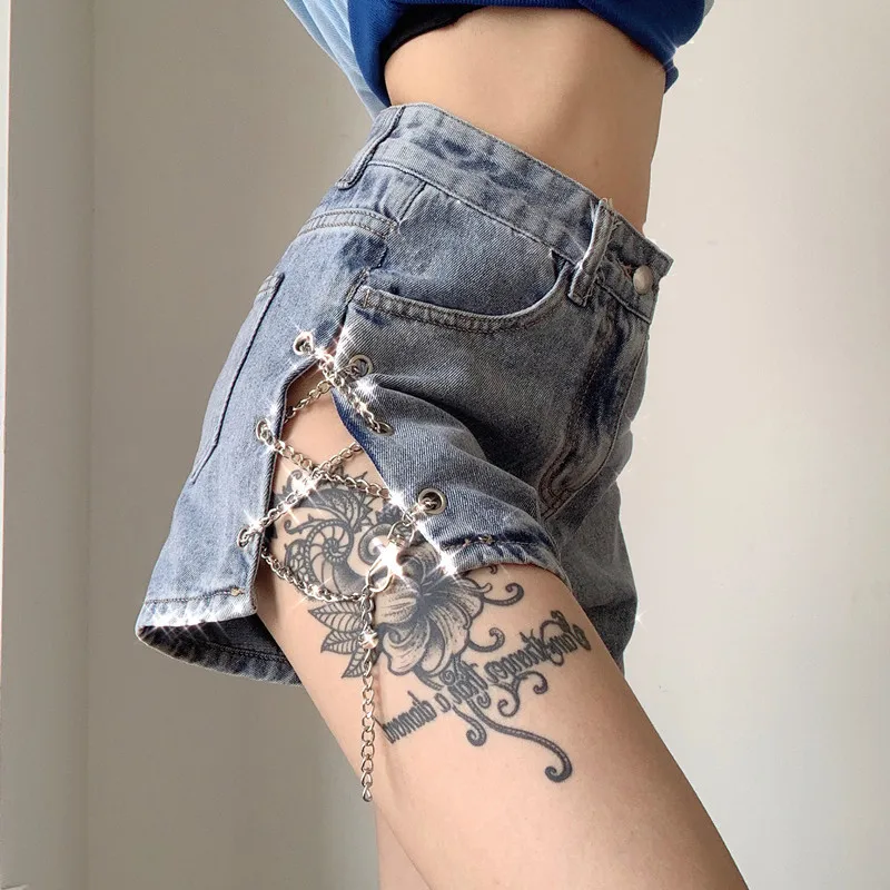 Y2K Denim Shorts with Chain for Women, Solid Colors, High Waist, Straight Shorts, Slim, Split, Buckle Wear, Streetwear, Harajuku