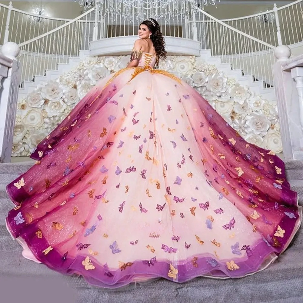 Рисунок 2 - Красочные платья принцессы Quinceanera