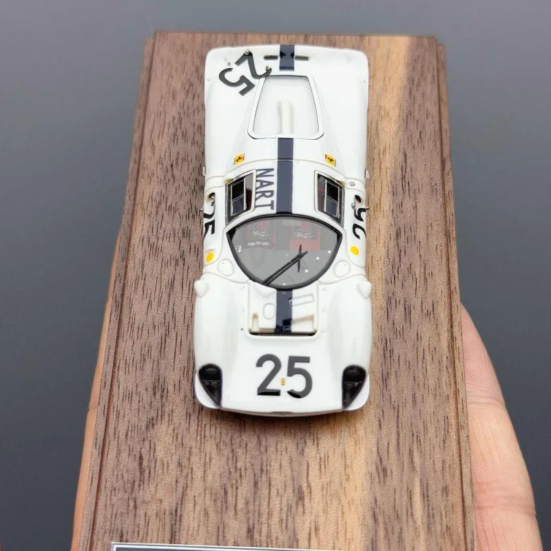 DMH 1:64 330P4 412P 1967 데이토나 24시간 르망 경주용 자동차 모델 - 정적 레진 복제품 - 소년 선물 장난감 컬렉션 장식품