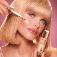 Charlotte Tilbury Hollywood Flawless Liquid Highlighter, hydratant pour la peau, palette de luxe, finitions satinées mates, scintillantes et métalliques 3