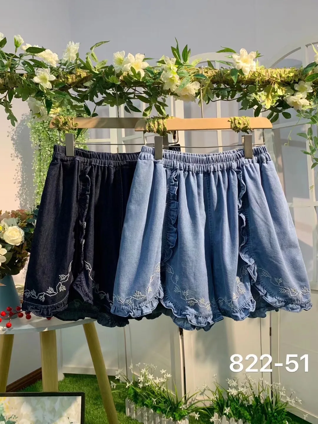

Summer Sweet Embroidered Denim Cotton Shorts Women Elastic Waist Casual Shorts 822-51