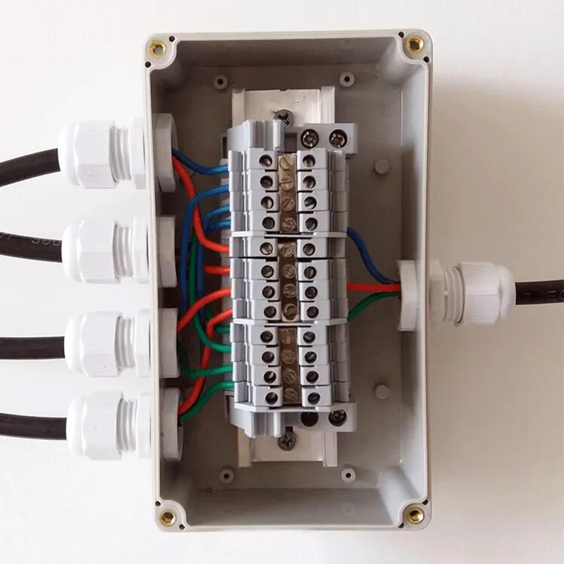 1PCS 158 * 90 * 60mm one in four out waterproof junction box with terminal Power Wire distribution box 32A