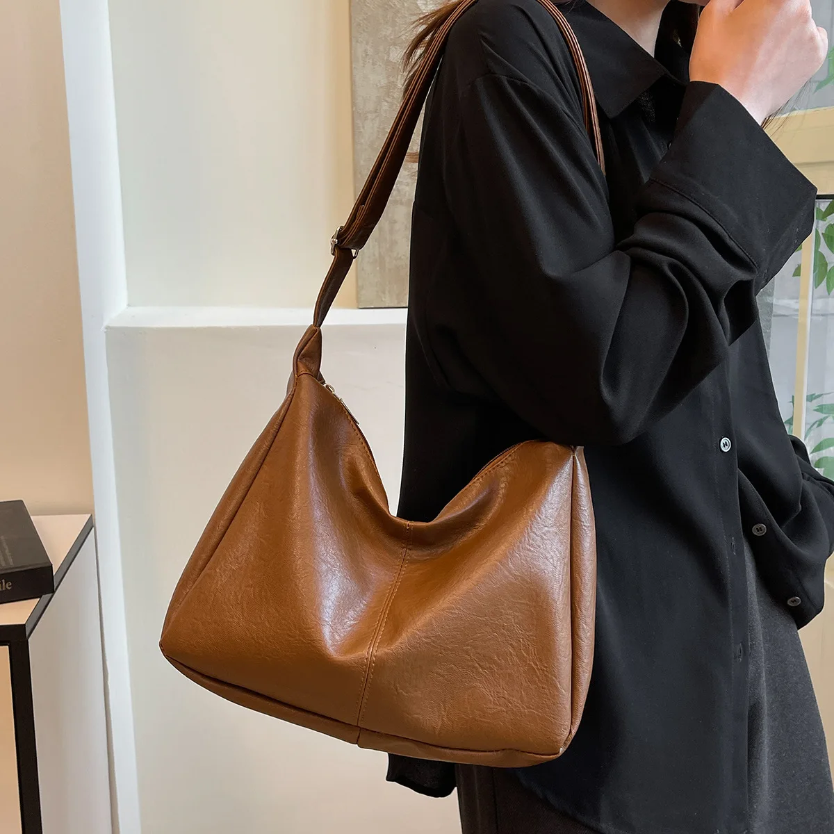 Retro PU Leather Crossbody Bag, Women's Fashionable Commuting Casual Tote Bag, Large Capacity Versatile Handbag Shoulder Bag