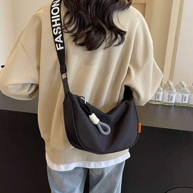 2026 New Fashion Crossbody Bag Simple Wide Shoulder Strap Design Single Shoulder Bag Original Style Commuting Dumpling Women Bag