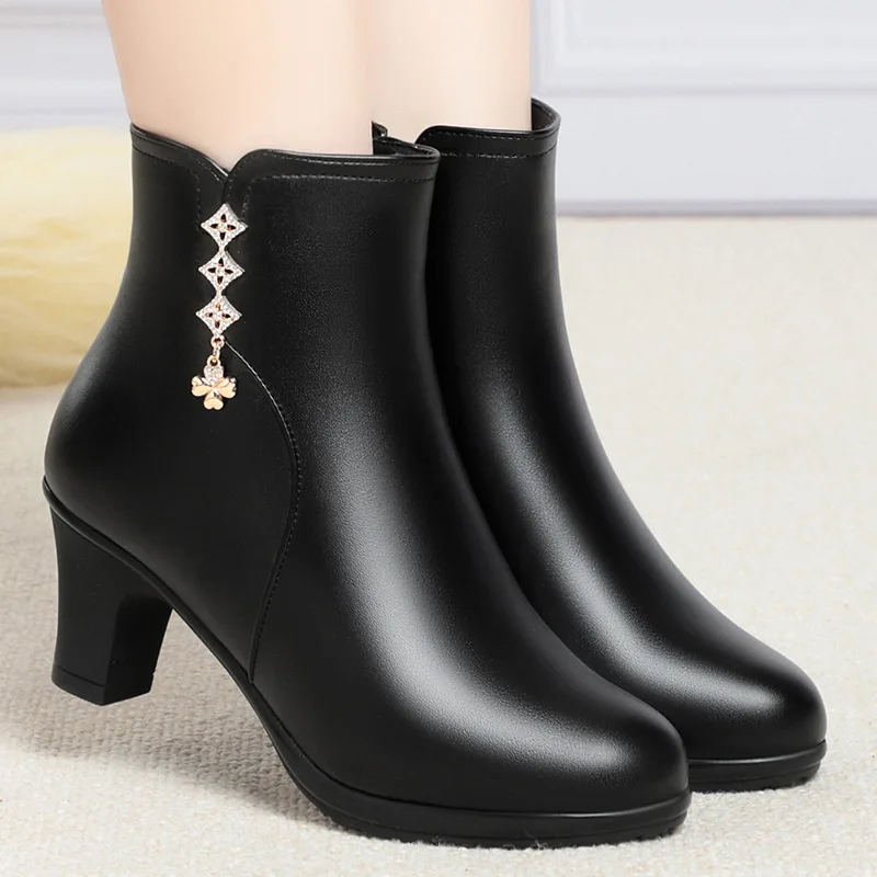 

5cm Comfortable Med Block Heels Shoes Platform Fall Winter 2024 Soft Leather Plush Warm Ankle Boots for Office Mom Head Boots