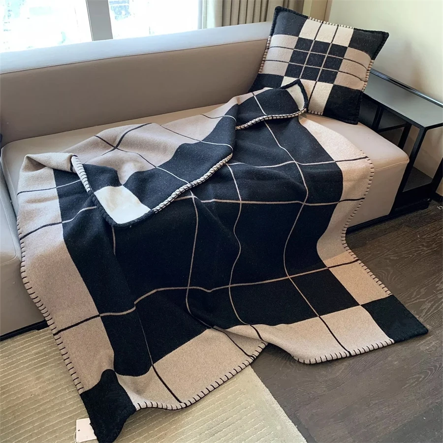 

European and American nobles luxury thickening H blanket shawl scarf thick air conditioning sofa 1520 g H blanket