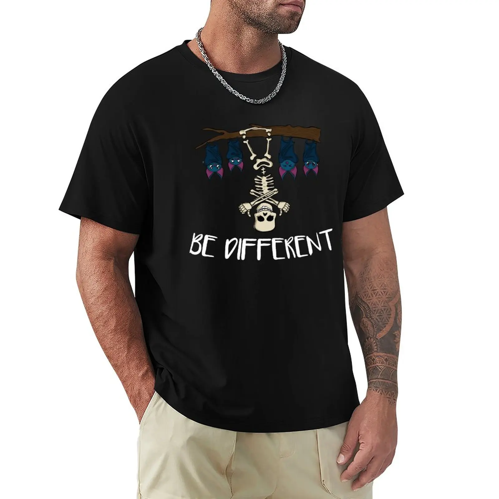

Skeleton Bat Halloween Be Different Design T-Shirt customizeds summer tops black t-shirts for men