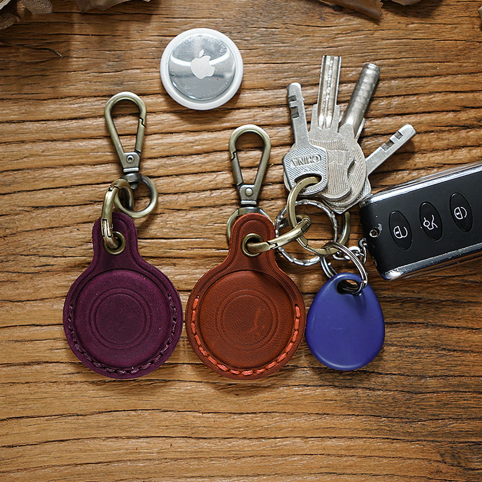 Elegant Leather Keychain Holder Case - Stylish GPS Tracker Cover with Key Ring