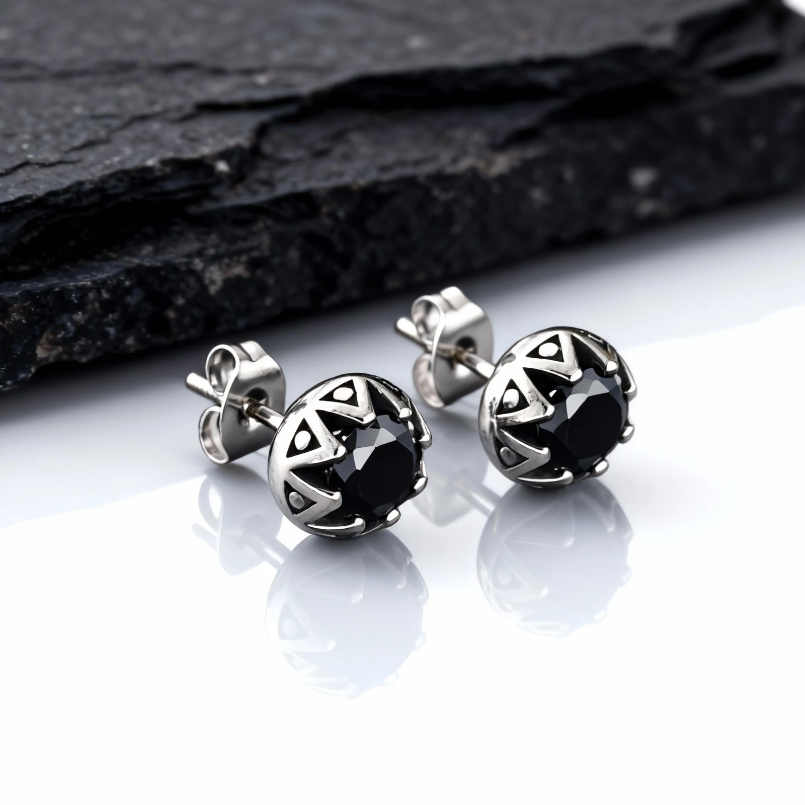 Vintage Zirkon Ohrringe für Männer, Casting Crown Silber Farbe Edelstahl Ohrstecker, Trend Piercing Ohrring Schmuck Geschenk – Detail 2