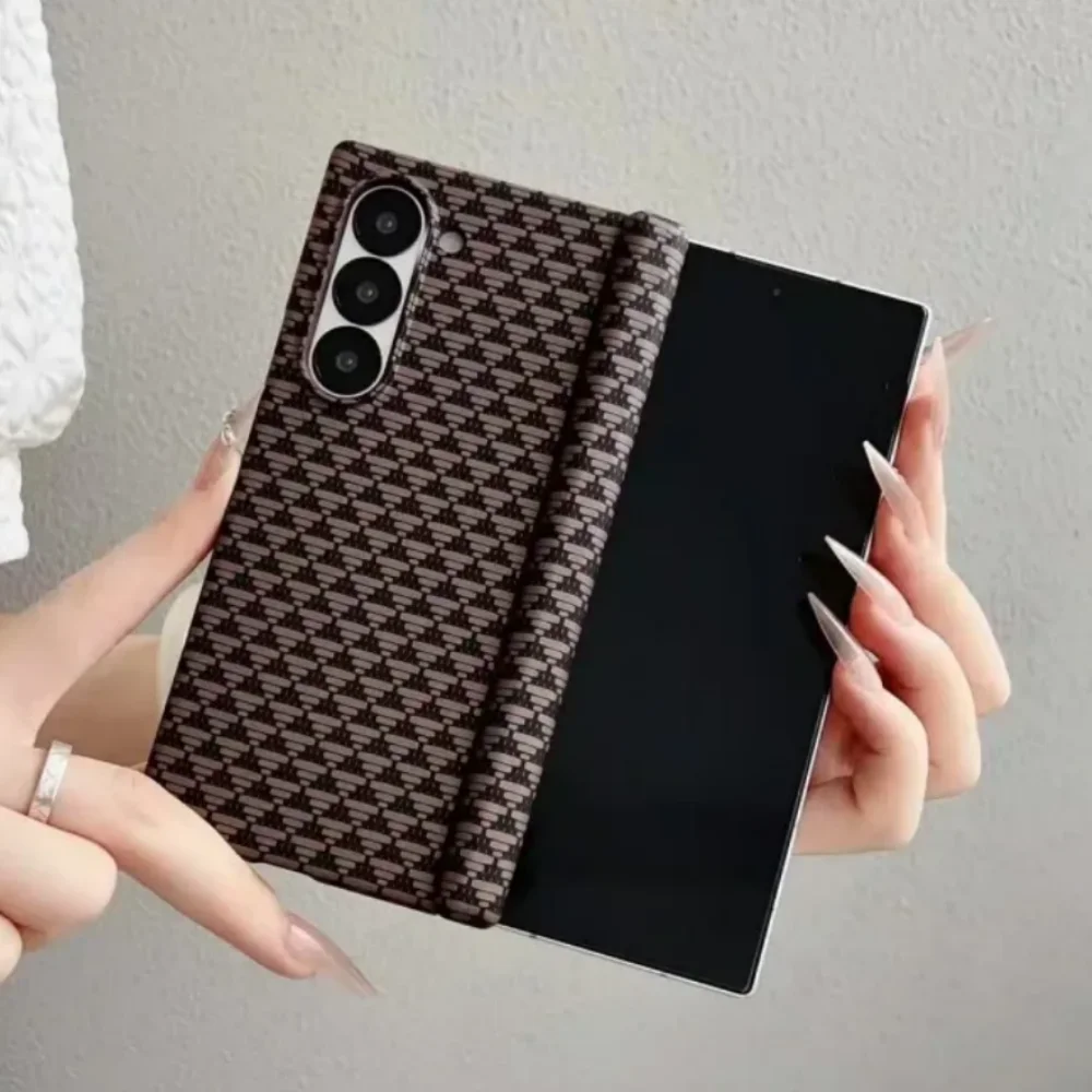 High-End Carbon Fiber Texture MagSafe Case - Magnetic Wireless Charging Shockproof Cover