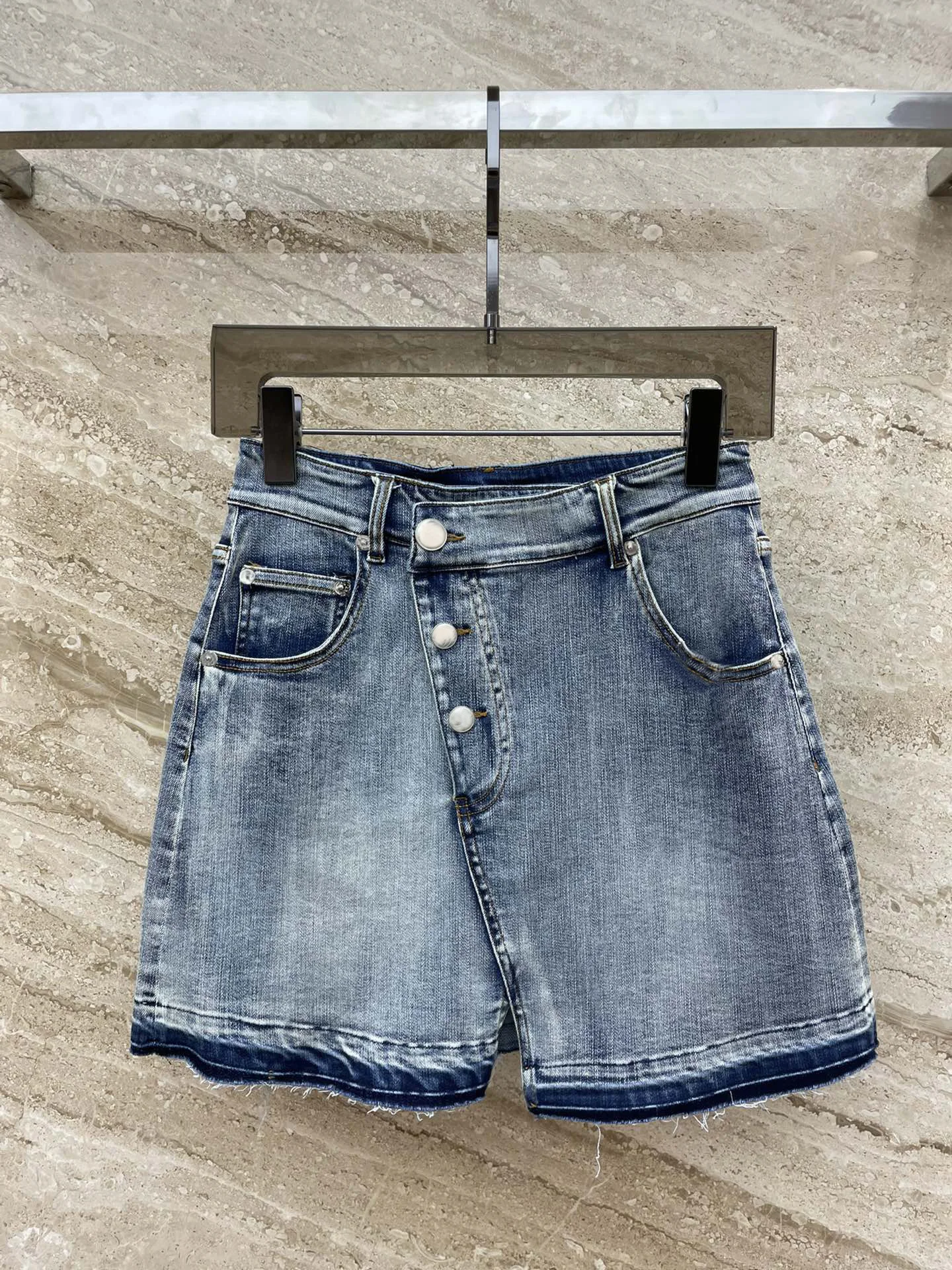 

2023 The new half skirt is a stylish and versatile slimming item