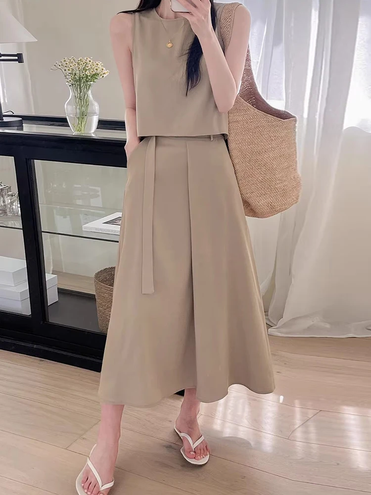 مجموعة من قطعتين عصرية لعام 2025 بدون أكمام بلون و...