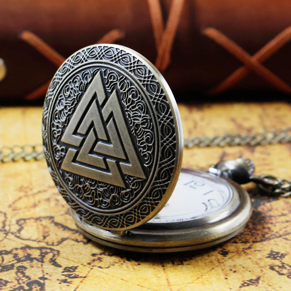 Рисунок 2 - Часы кварцевые карманные в стиле унисекс