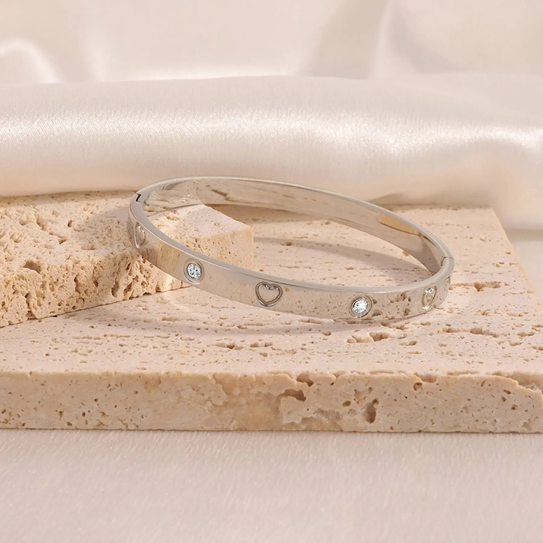 Unisex Minimalist Stainless Steel Bracelet for All Seasons Hot-Selling Personalized Design with One Heart and Diamond S83c532958a4945a8be2131fc54e2cba4m