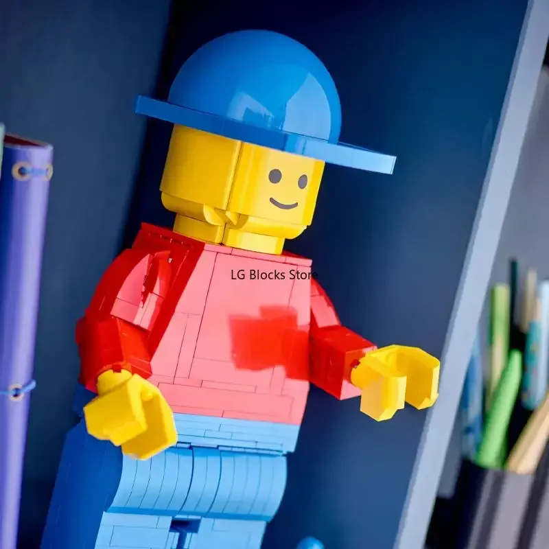 LEGO 40649 Large LEGO Mini Figure Up-Scaled Minifigure Building