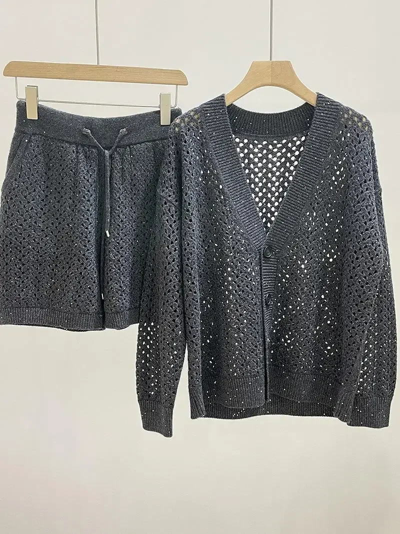 

Женский трикотажный кардиган с длинным рукавом и V-образным вырезом