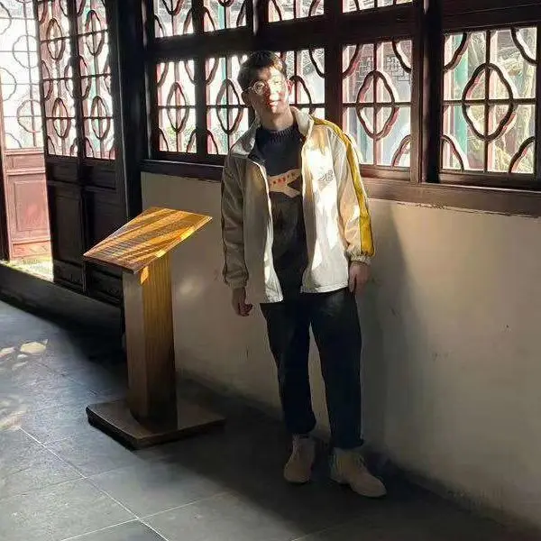 Lu Wei Happy Shoe Store