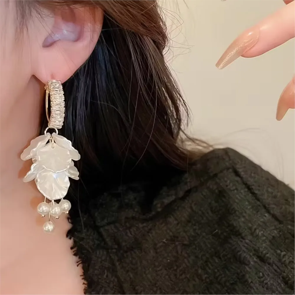 Elegant White Layered Ruffled Petal Design Earrings for Women Fashion Floral Dangle Earring Jewelry Wedding Anniversary Gifts