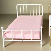 Lit miniature pour maison de poupée à l'échelle 1:12, scène de chambre à coucher, lit de poupée à cadre en fer, mobilier, lit simple avec matelas, modèle de mini-lit, jouet DIY 6