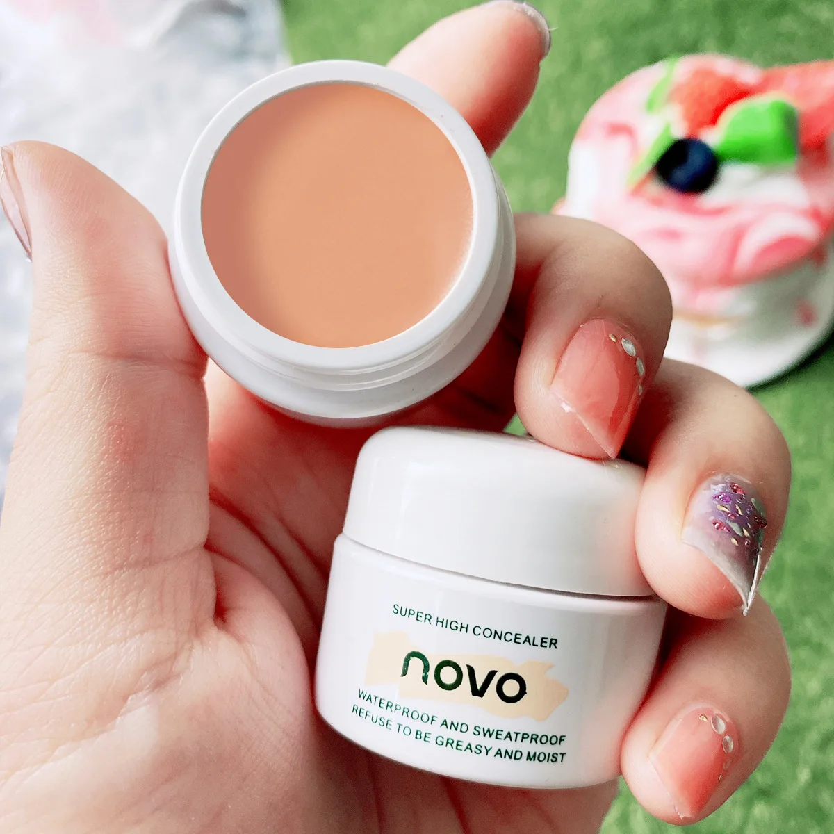 

NOVO Brightening Concealer make up Waterproof Sweat Resistant Strongly Covers Spots Facial Acne Marks Dark Circles Face Makeup