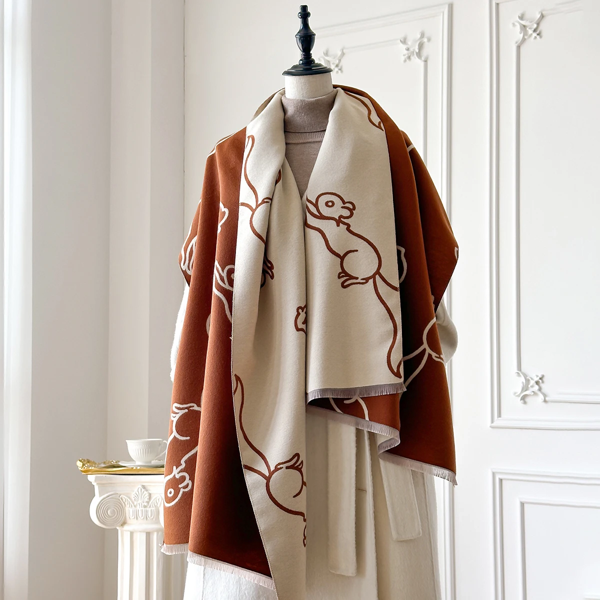 New Luxury Winter Cashmere Little Squirrel Print Scarf Women Warm Pashmina Poncho Scarves Fashion Shawl Thick Foulard Bufanda