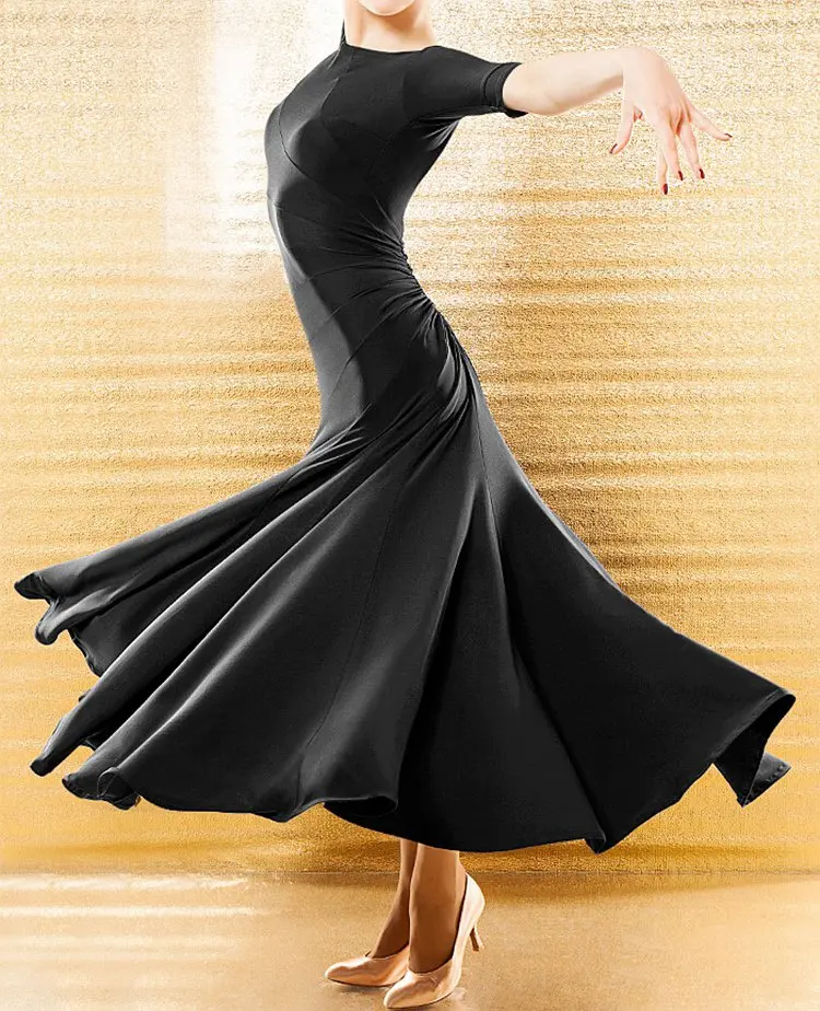 

Modern Practice Dress With Multi Piece Patchwork Large Hem And Buttocks Wrapped In V-sleeves After Dance