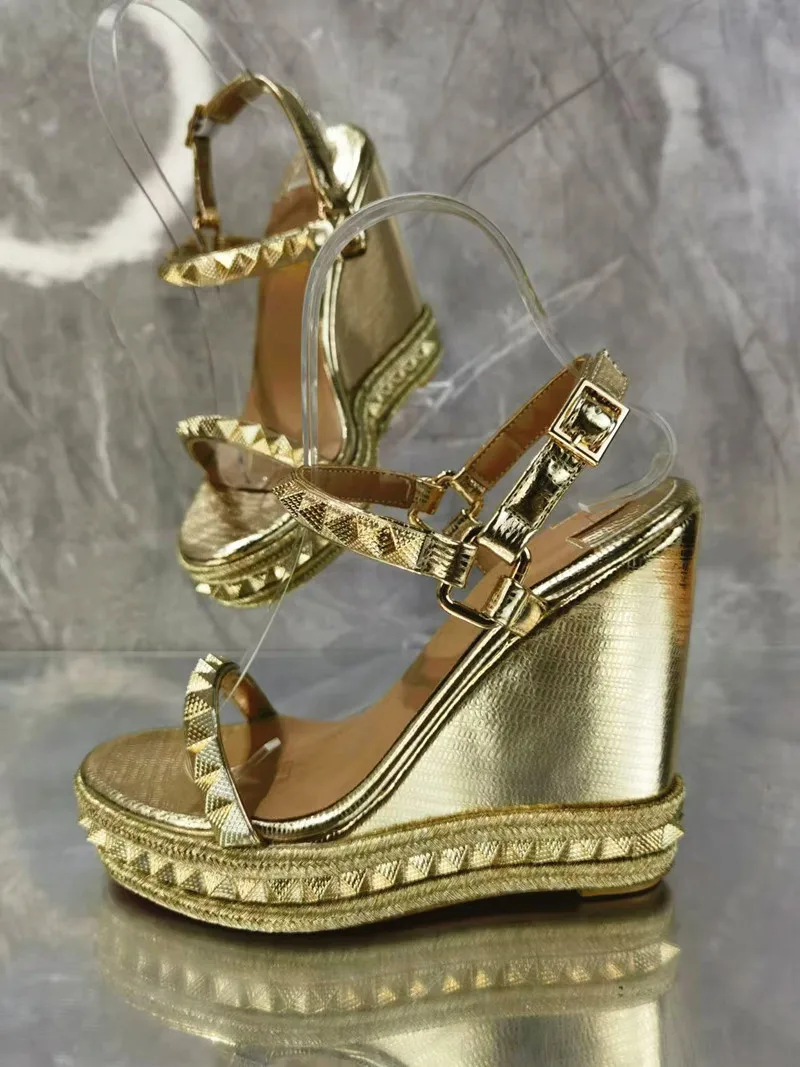 Saashi Rivet Strap Platform Heels