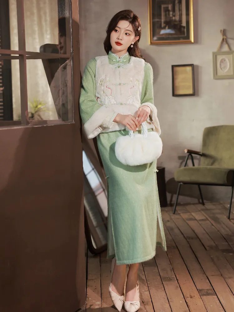 

Chinese New Year Green Rabbit Embroidery Cheongsam High Split Dress Women Traditional Improved Qipao With Vest