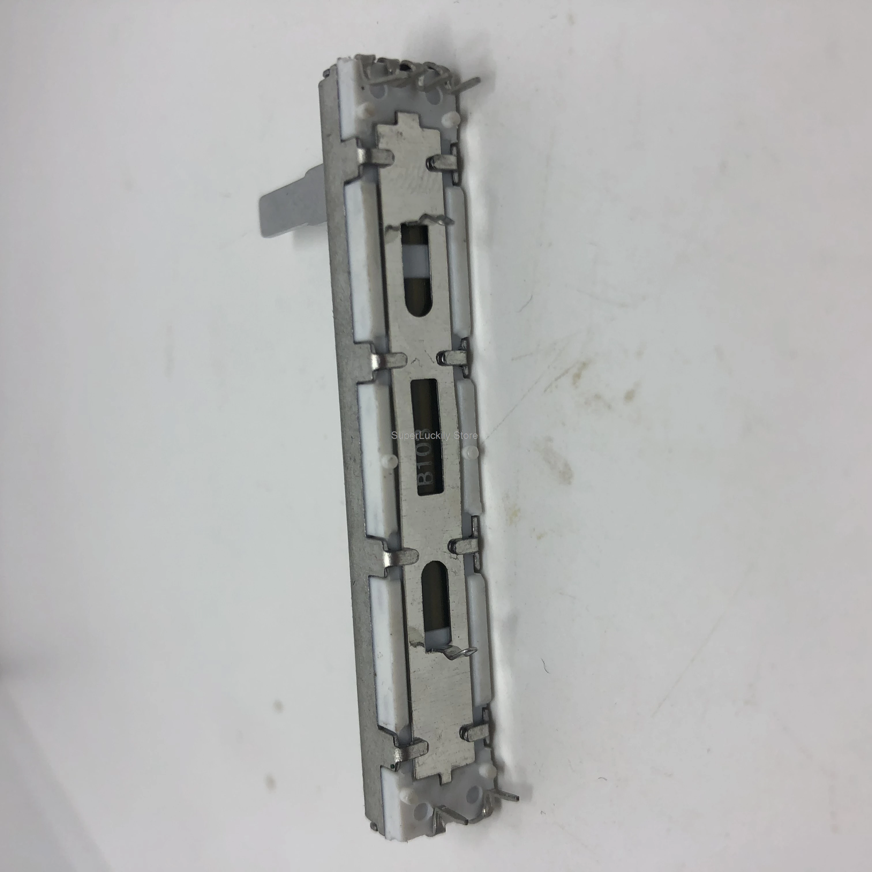 フェーダーローダー交換でDJミキサーの滑らかな操作性を取り戻す方法