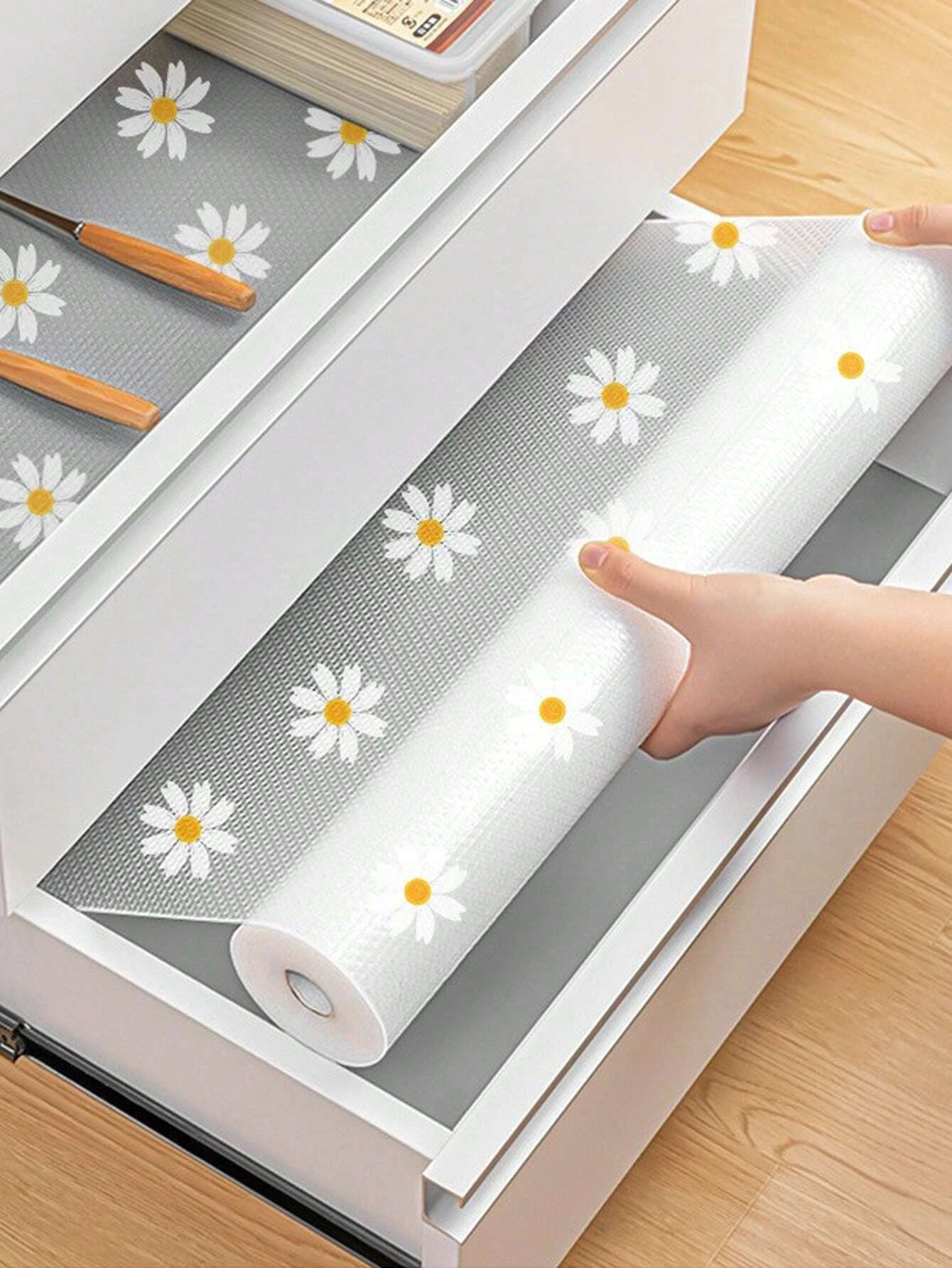 1 Roll Daisy Shelf Liner 1