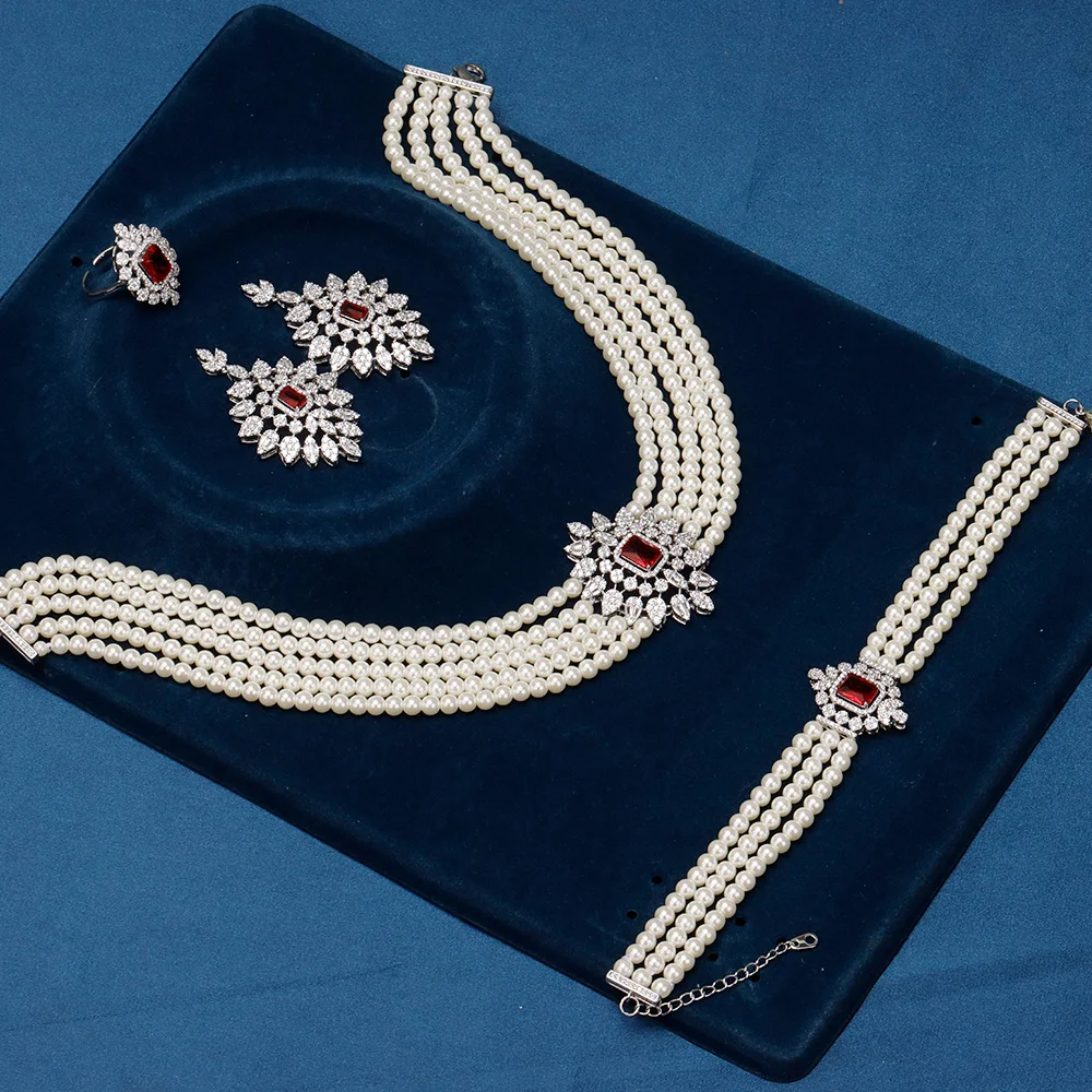 طقم مجوهرات لؤلؤ فاخر بتصميم ملكي