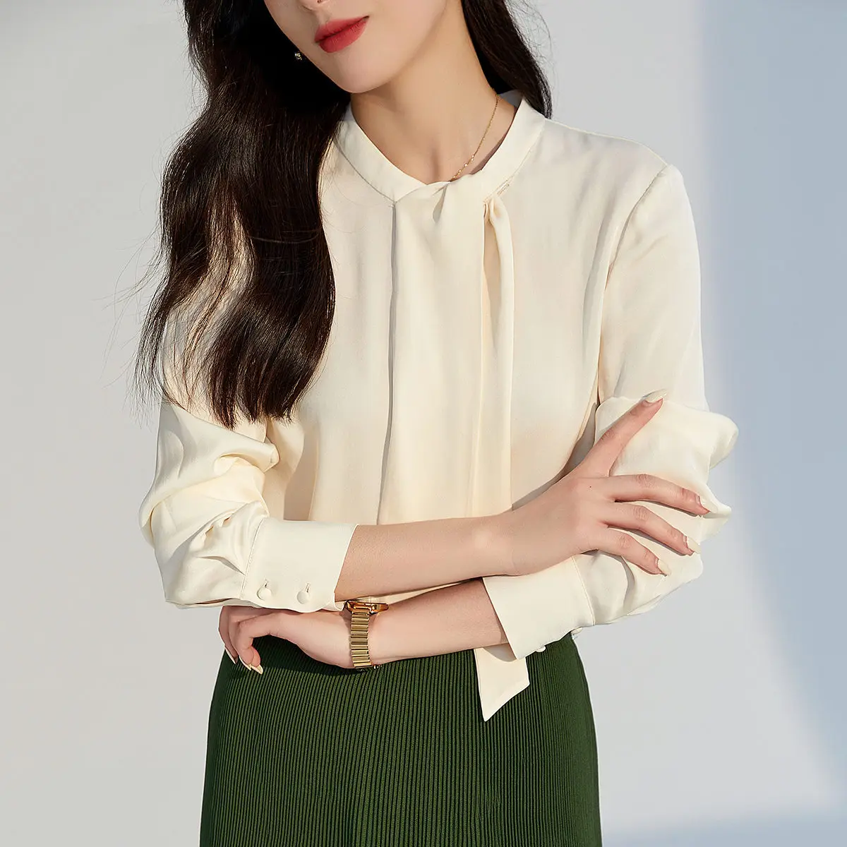 thumbnail image 1 of Blusa elegante de oficina para mujer de primavera 2024, camisas de manga larga de color puro 90 % de seda auténtica, 1 of 5