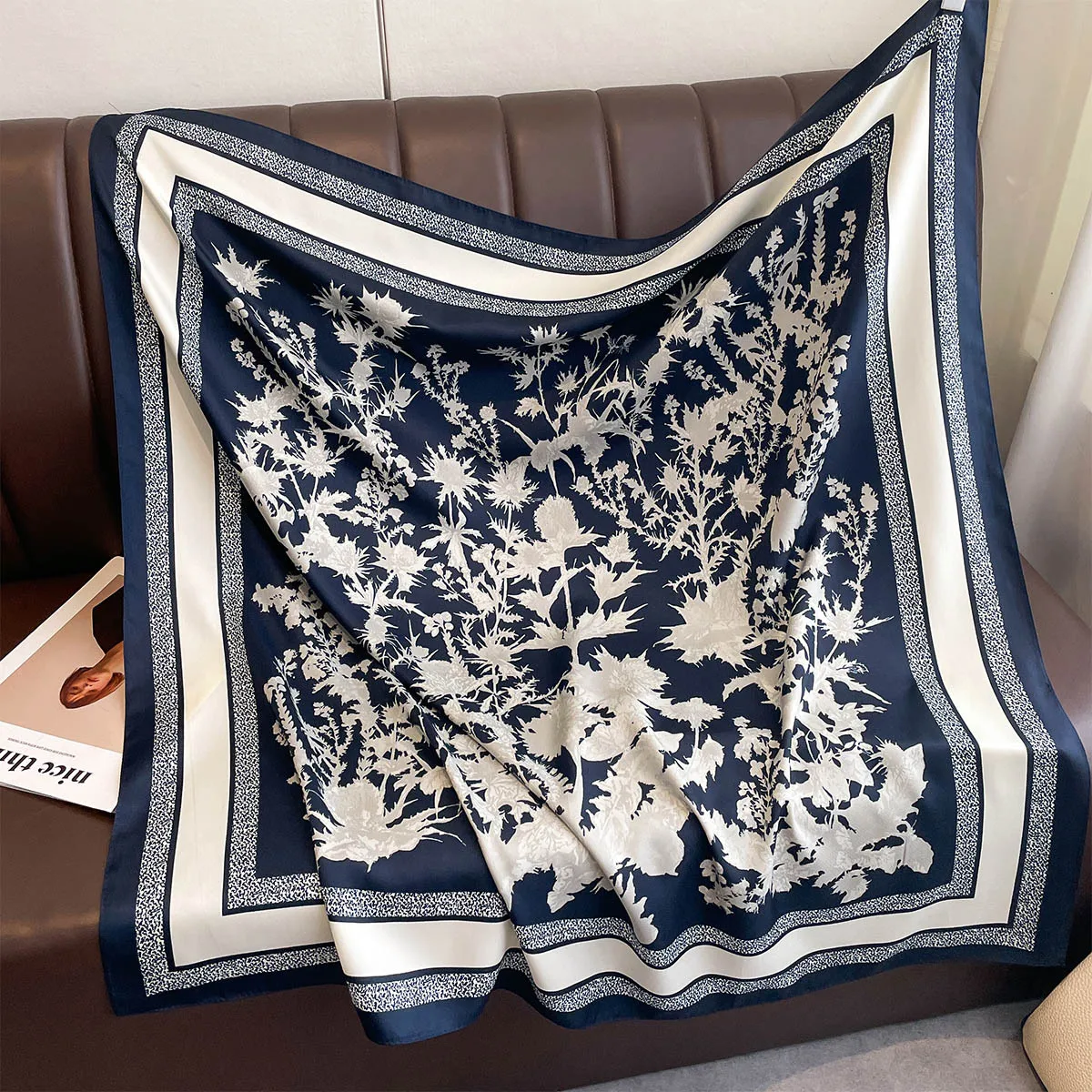 2025 Seidenschal 90 x 90 cm, Luxusmarke, Twill-Haar, Druckkopf, großes Taschentuch, Hijab-Schal, Damen-Handtuch, Foulard, Schalldämpferwickel – Detail 4