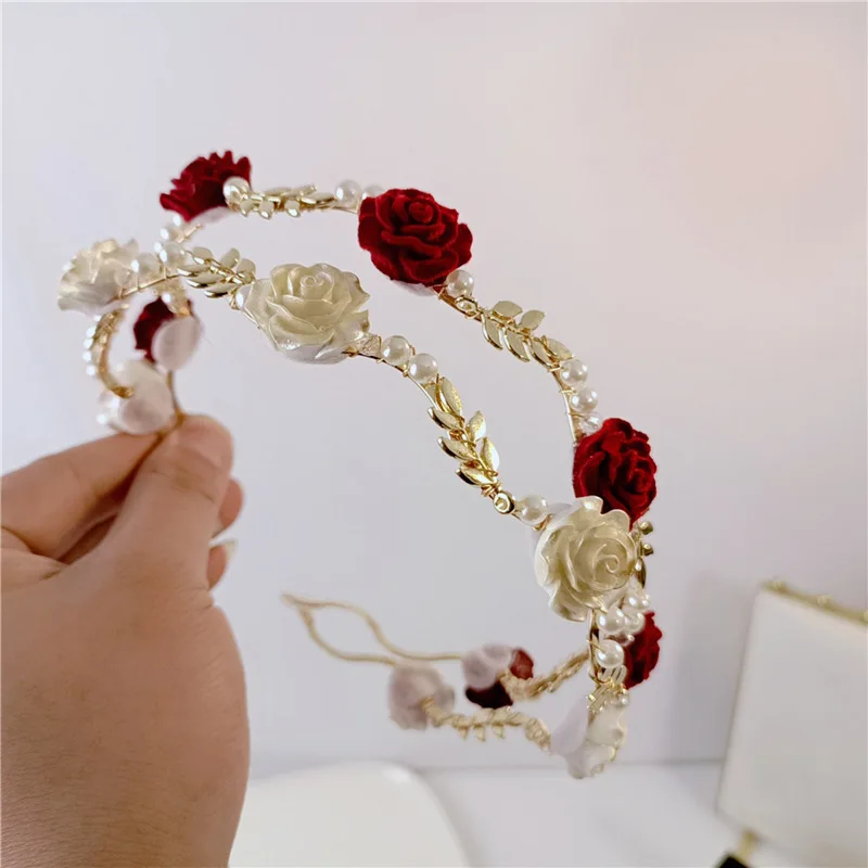 Ladies Luxury Elegant Rose Vine Fascia Per Capelli Accessori Per Capelli Copricapo Ragazze Vintage Metal Flower Red White Rose Tiara Hairbands