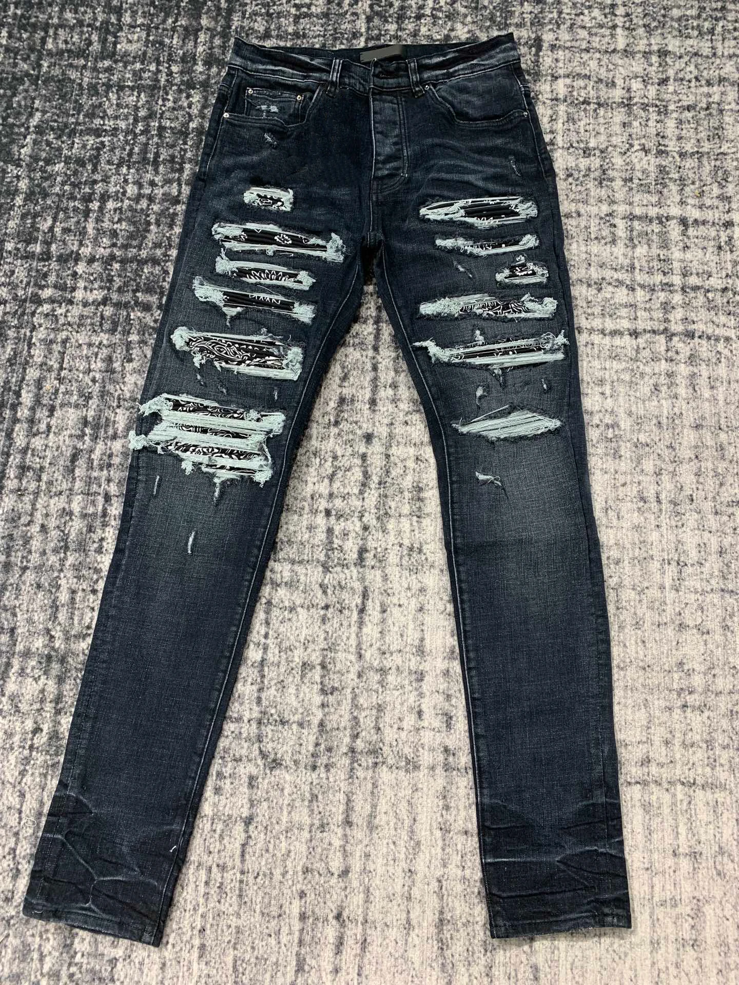 

Dark Blue Jeans Cashew Flower Patchwork Broken Hole Patch Washed Buttons Jeans Man