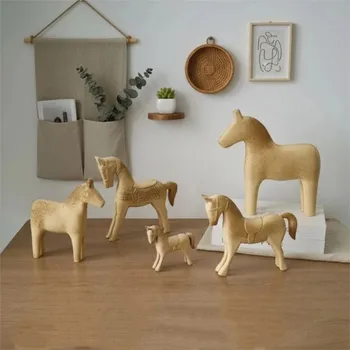 Cavallo in legno fatto a mano Disegno fai-da-te Design intagliato Pittura Figura di cavallo Stile fattoria Cavallo vintage Ornamento da tavolo