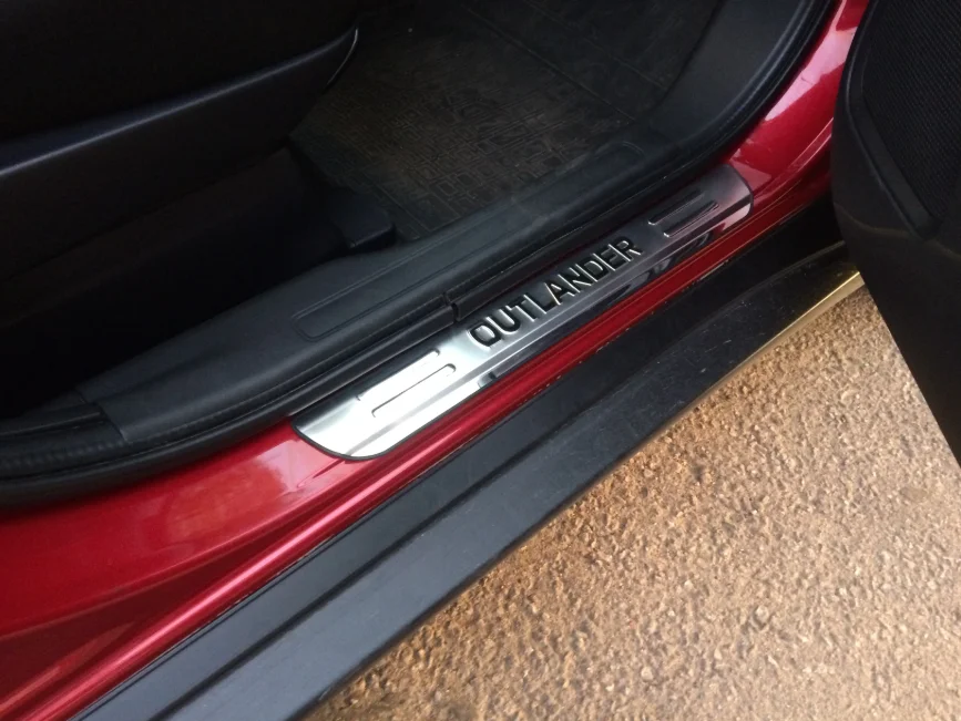 Para Mitsubishi Outlander Accesorios Protector de umbral de puerta Pedal Placa de desgaste de coche Adhesivo de estilo 2013 2016 2017 2018 2020 2023