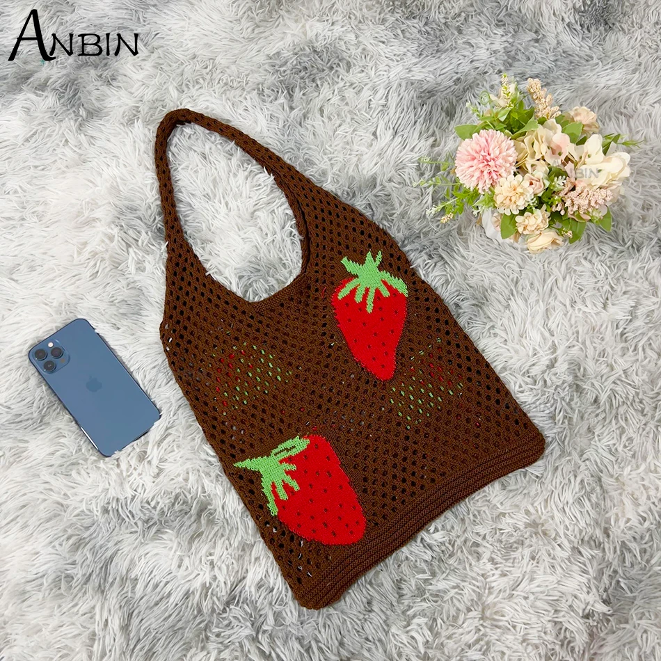 Women's Shoulder Bags Designer Beach Totes Knitted Vest Strawberry Pattern Crochet Bag Large Capacity Female Handbag Shopper 